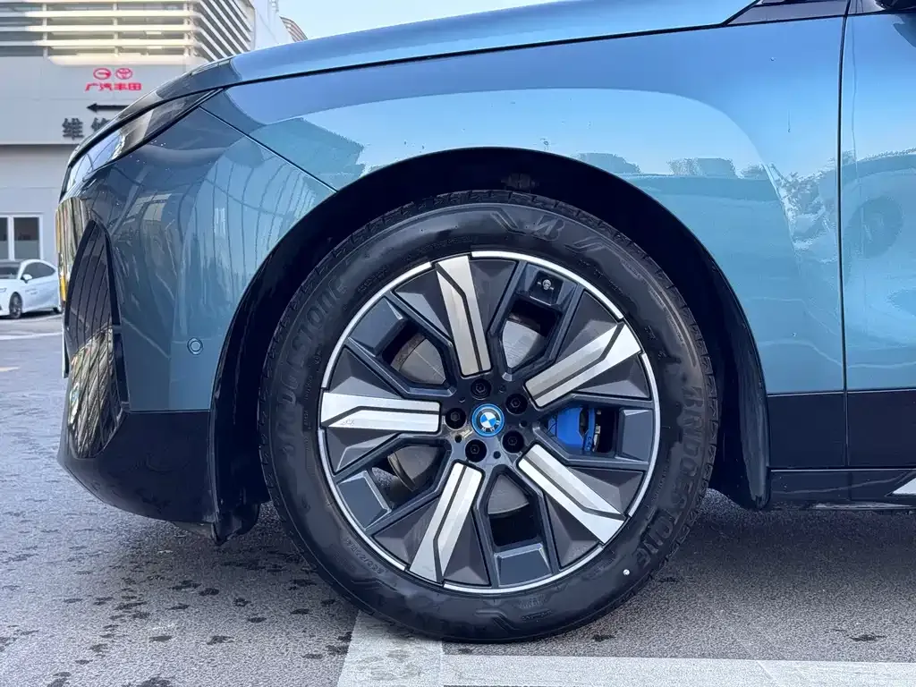 BMW iX — фото 10
