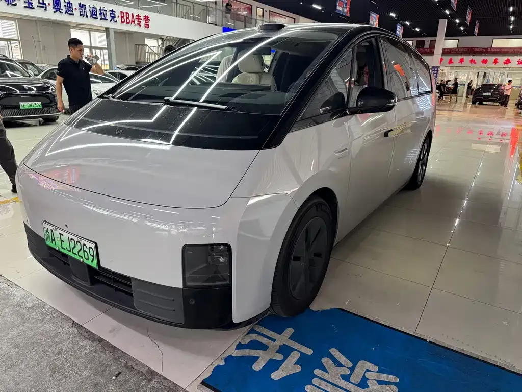 Li Auto MEGA — фото 1
