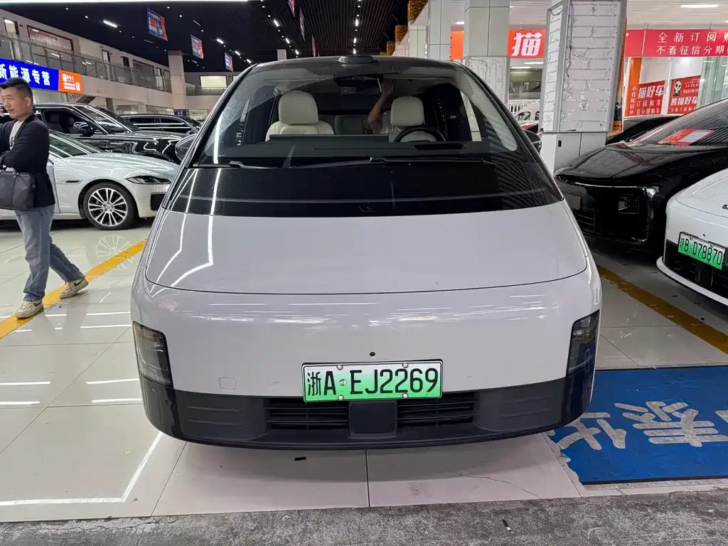 Li Auto MEGA — фото 3
