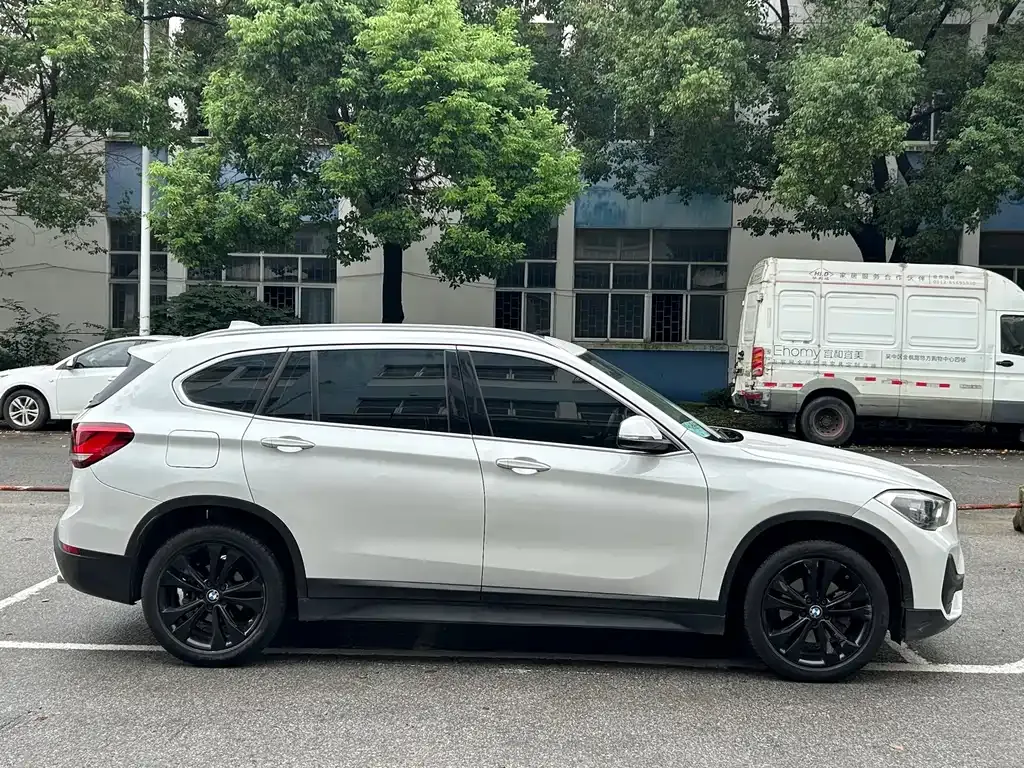 BMW X1 — фото 10