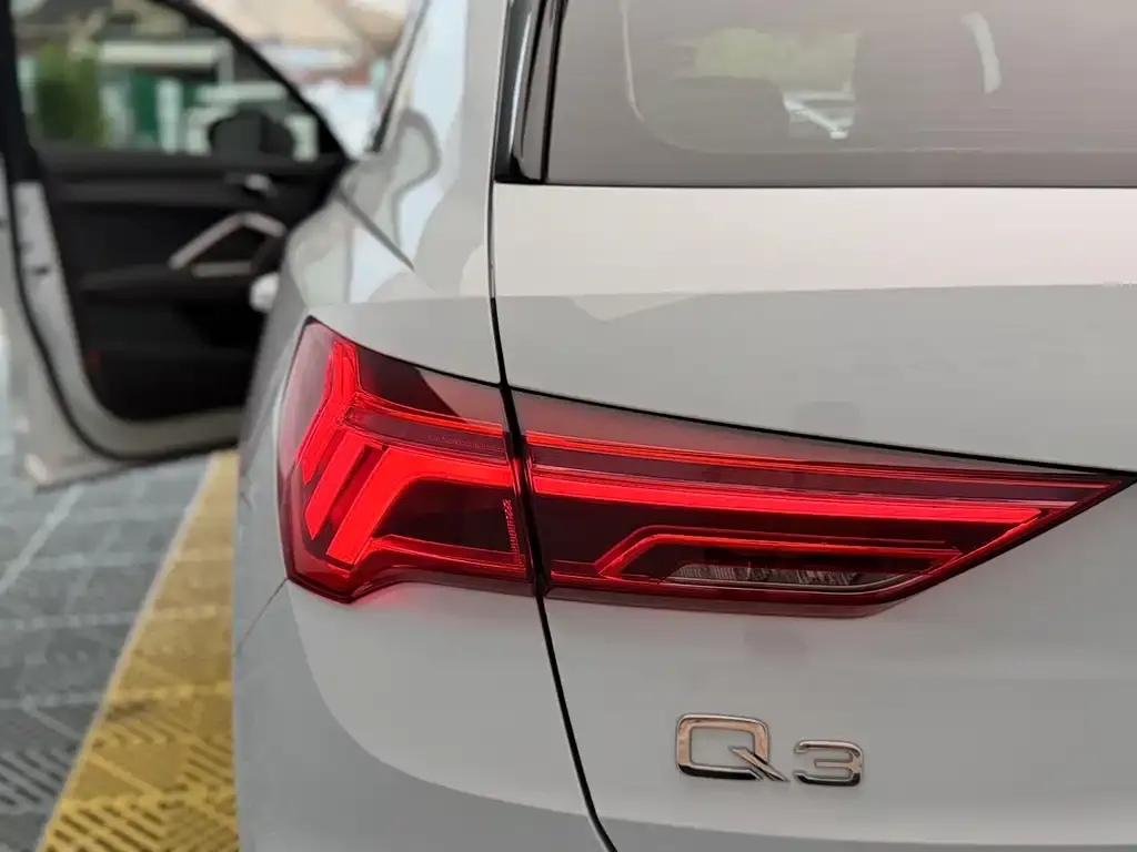 Audi Q3 — фото 9