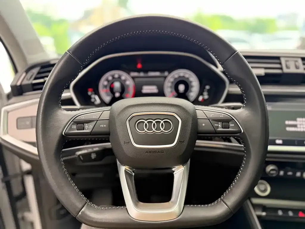 Audi Q3 — фото 2