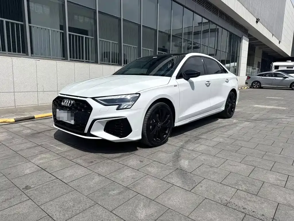 Audi A3 — фото 1