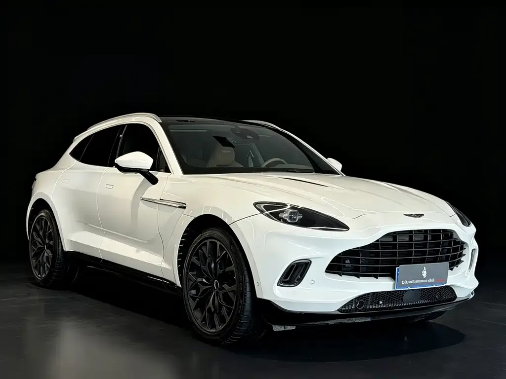Aston Martin DBX — фото 1