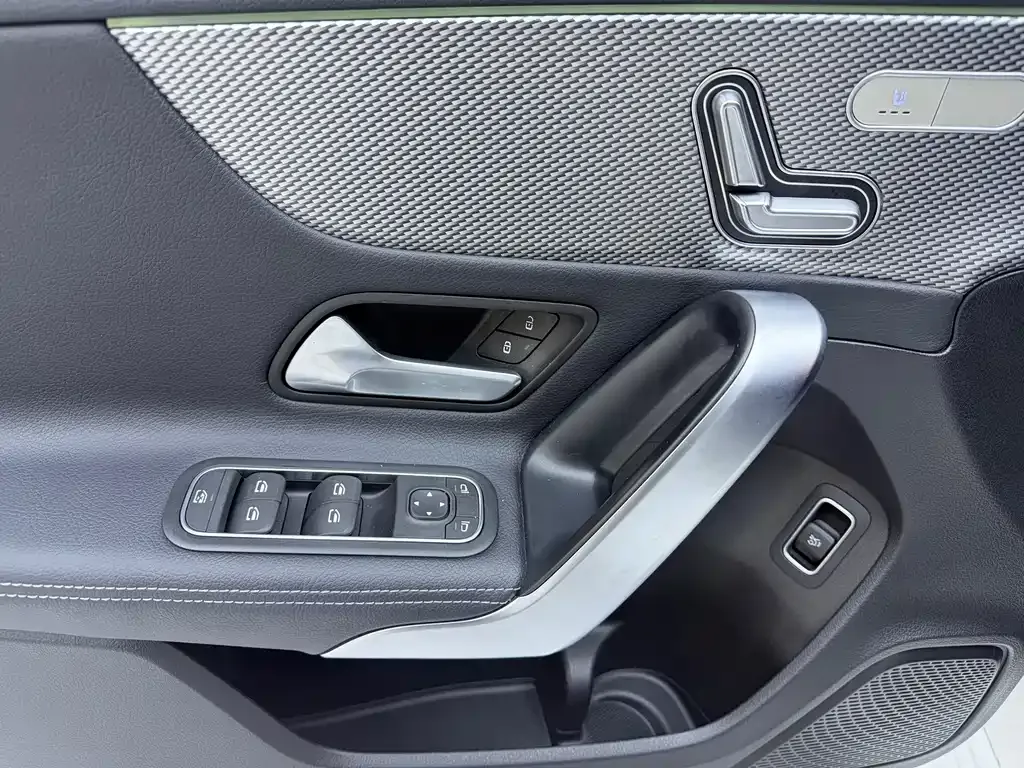 Mercedes-Benz A-Class — фото 10