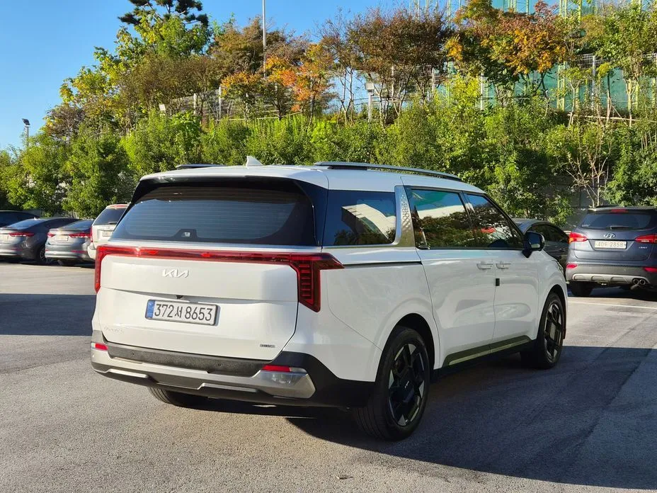 Kia Carnival — фото 10