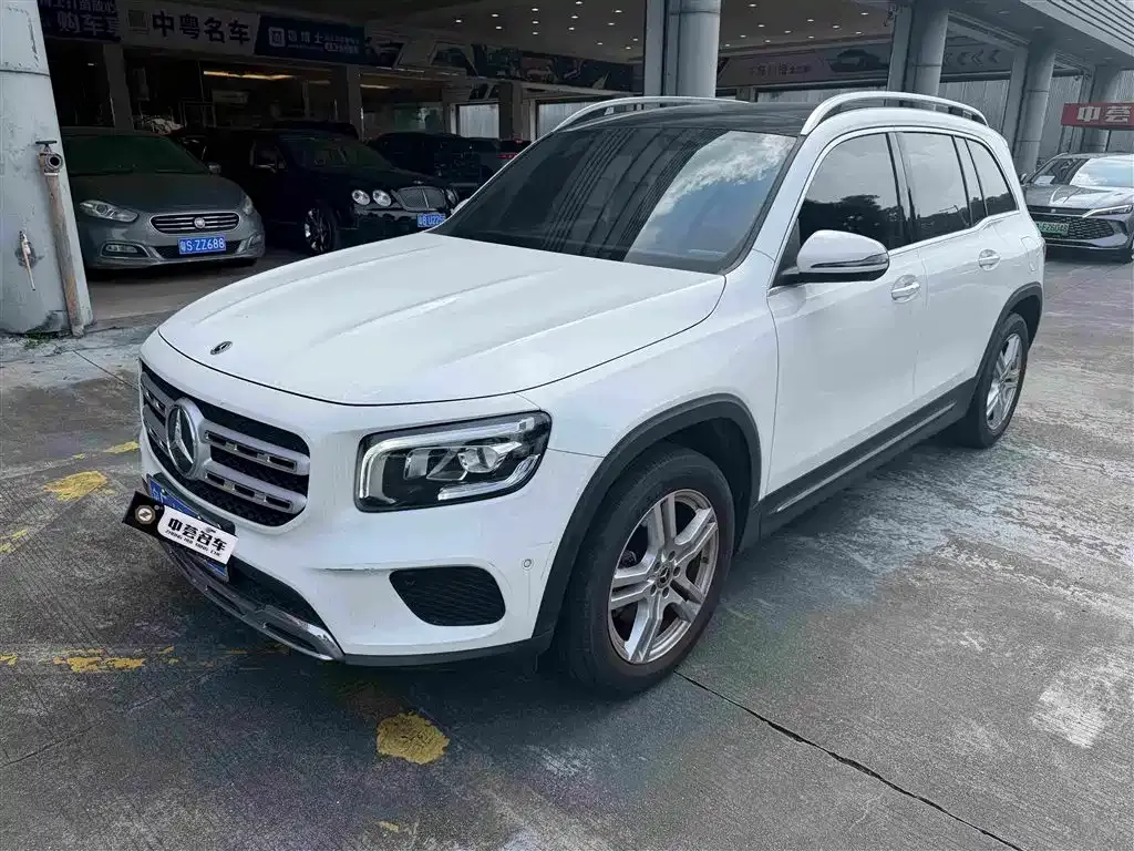 Mercedes-Benz GLB — фото 1