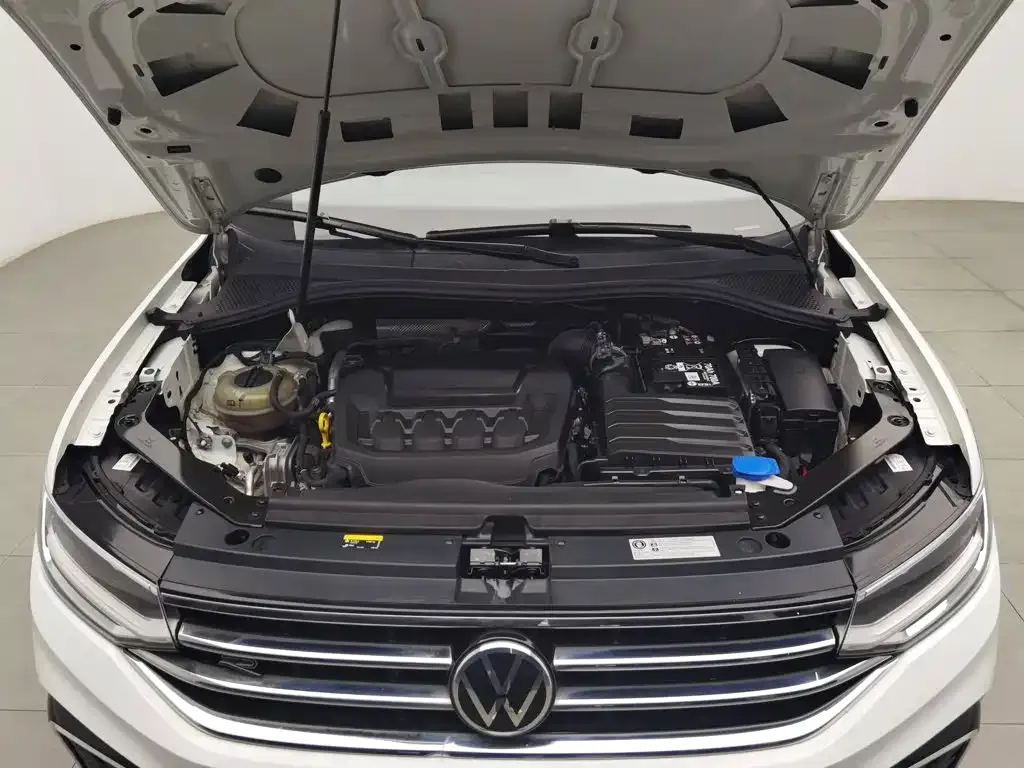 Volkswagen Tiguan L — фото 10