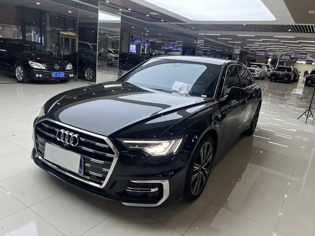 Audi A6L — фото 1