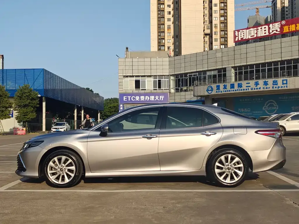 Toyota Camry — фото 6