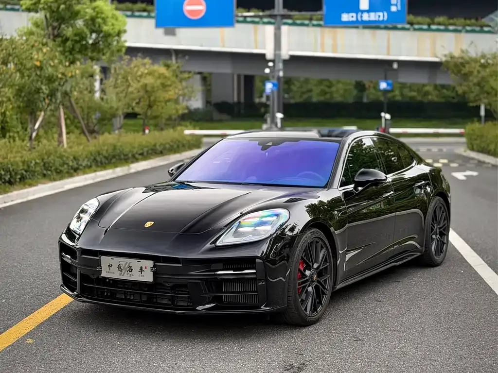 Porsche Panamera — фото 1