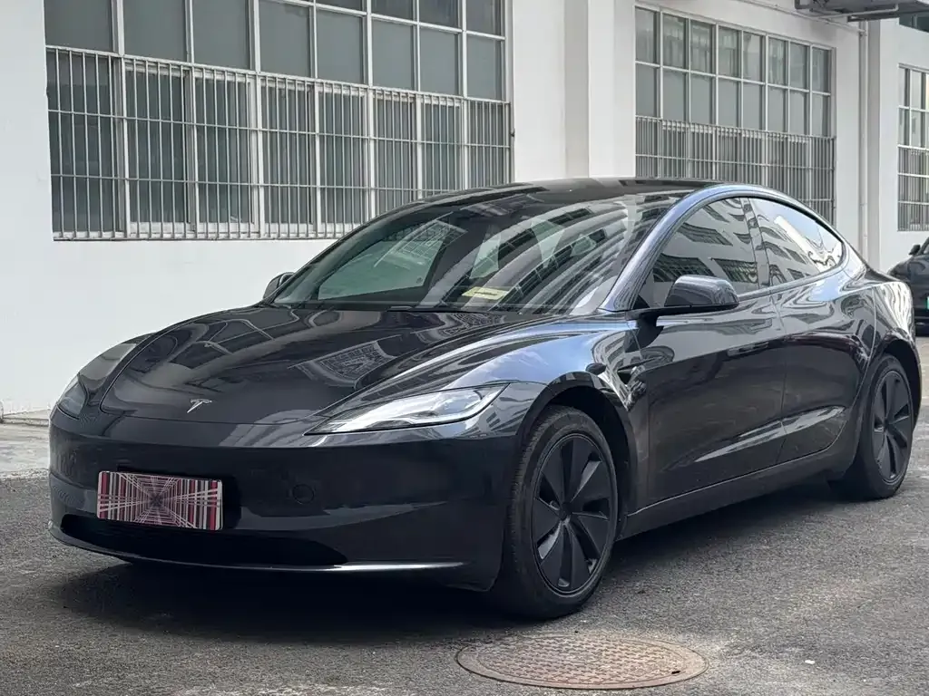 Tesla Model 3 — фото 1
