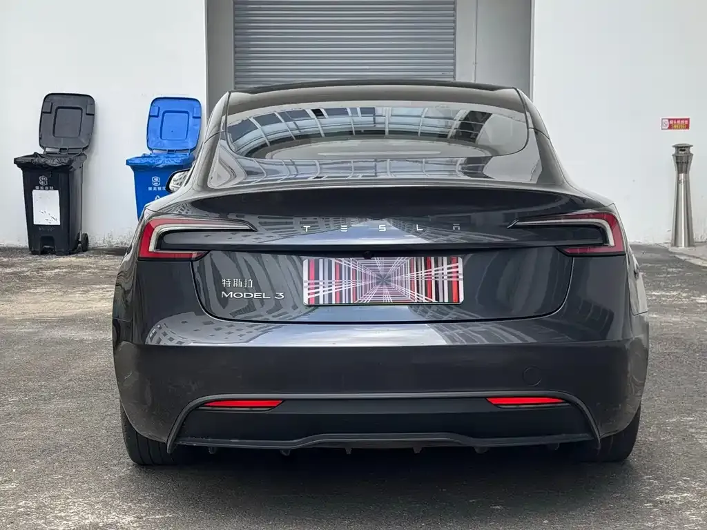 Tesla Model 3 — фото 7