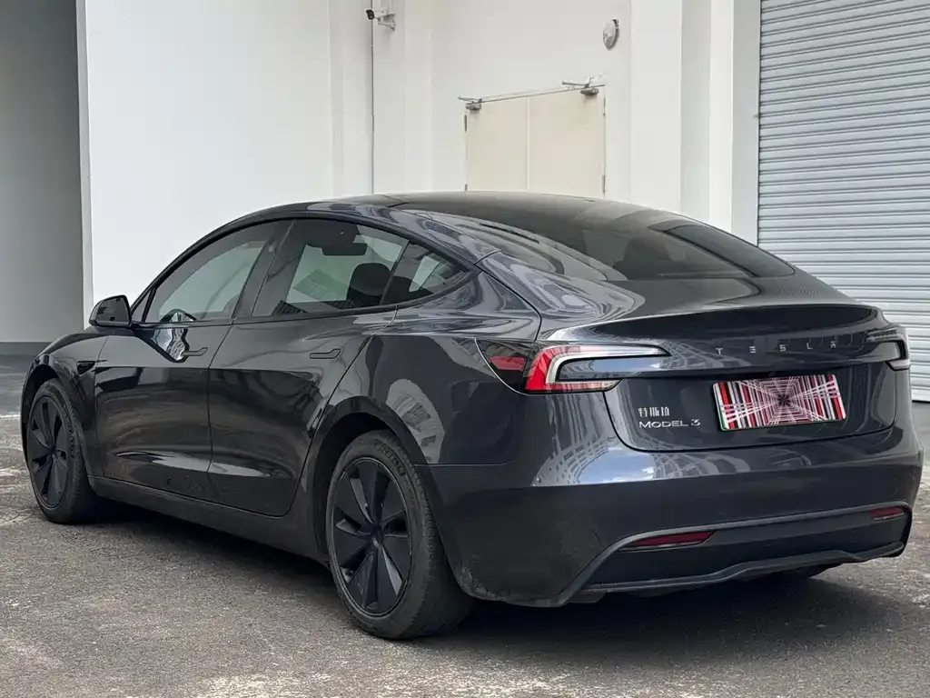 Tesla Model 3 — фото 8