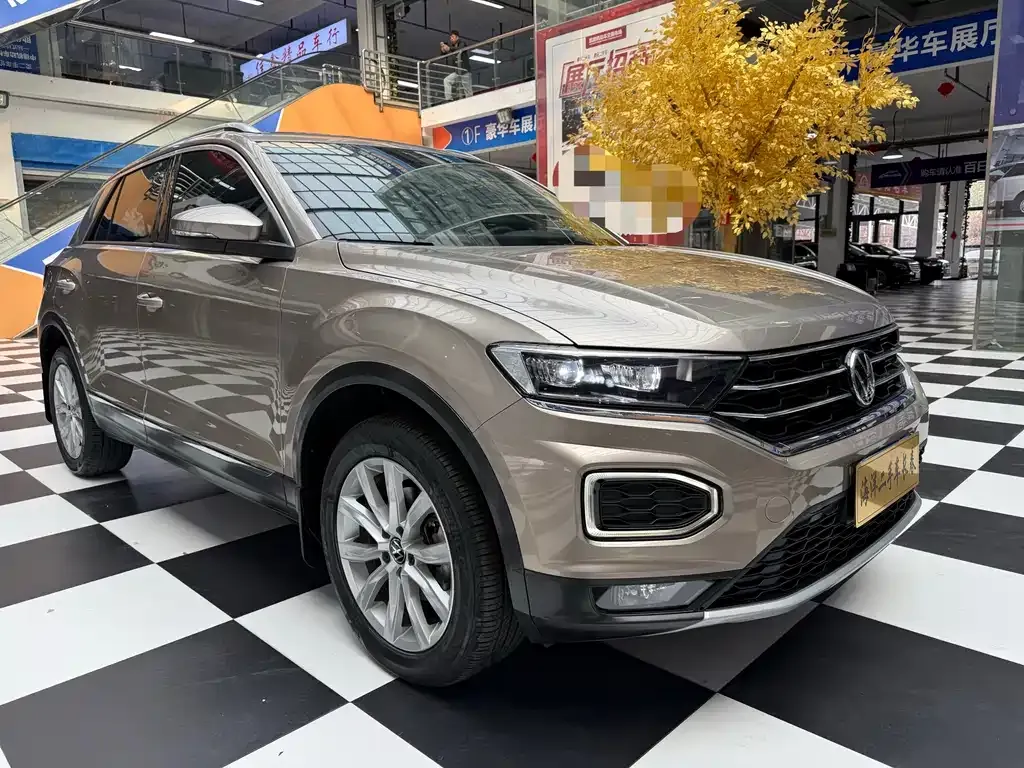 Volkswagen T-Roc — фото 8
