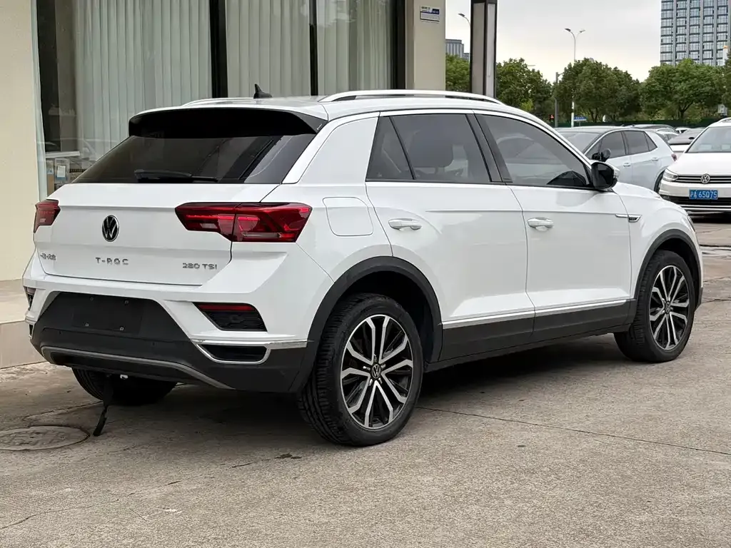 Volkswagen T-Roc — фото 9