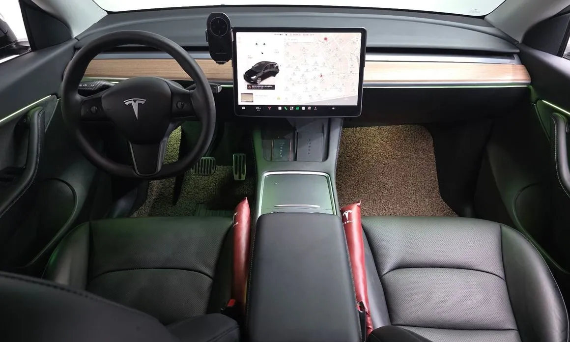 Tesla Model Y — фото 8