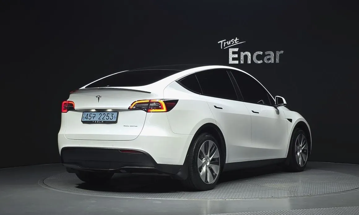 Tesla Model Y — фото 2