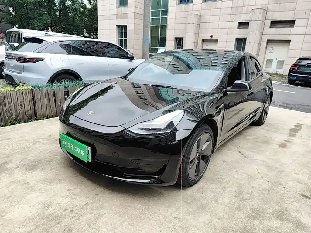 Tesla Model 3 — фото 1