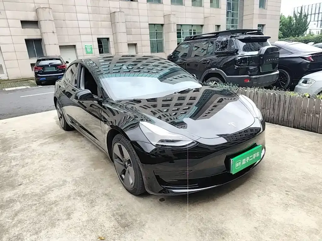 Tesla Model 3 — фото 10