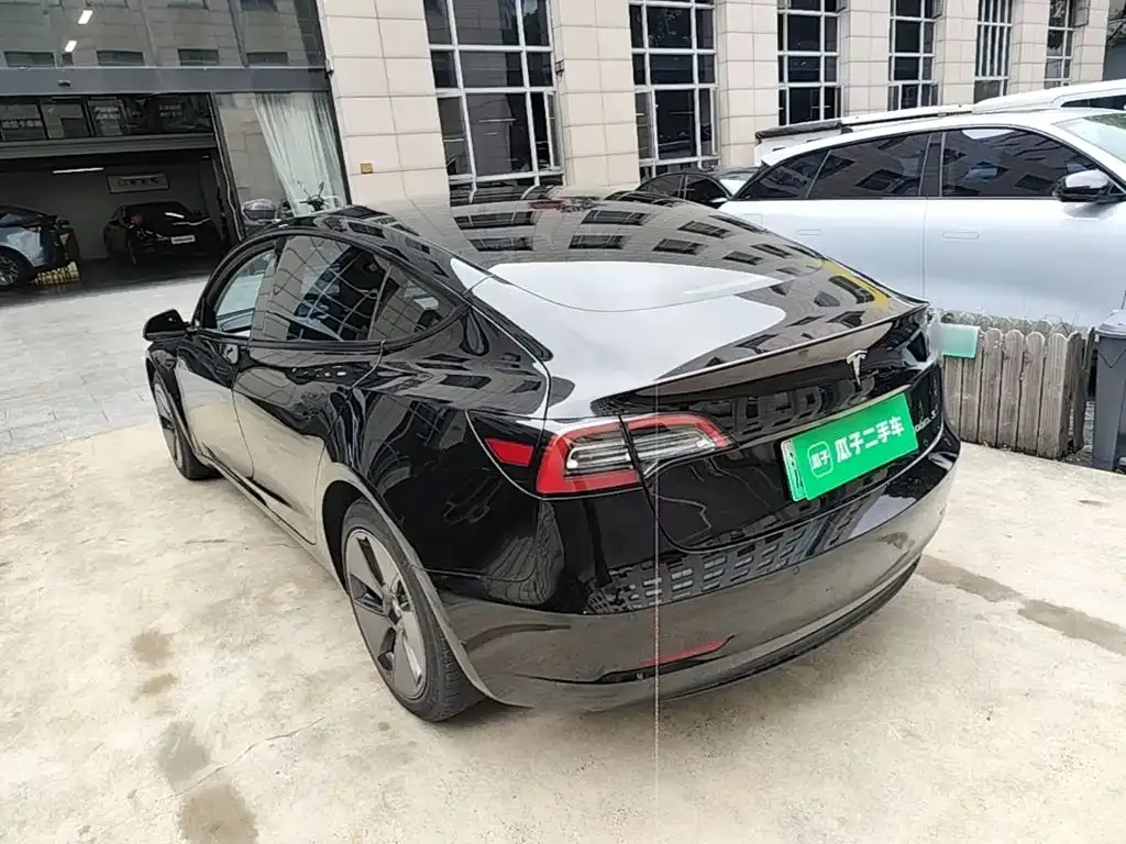 Tesla Model 3 — фото 9