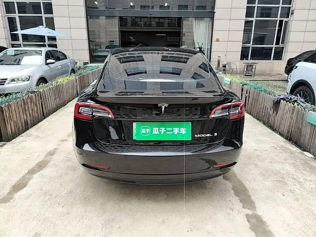 Tesla Model 3 — фото 5