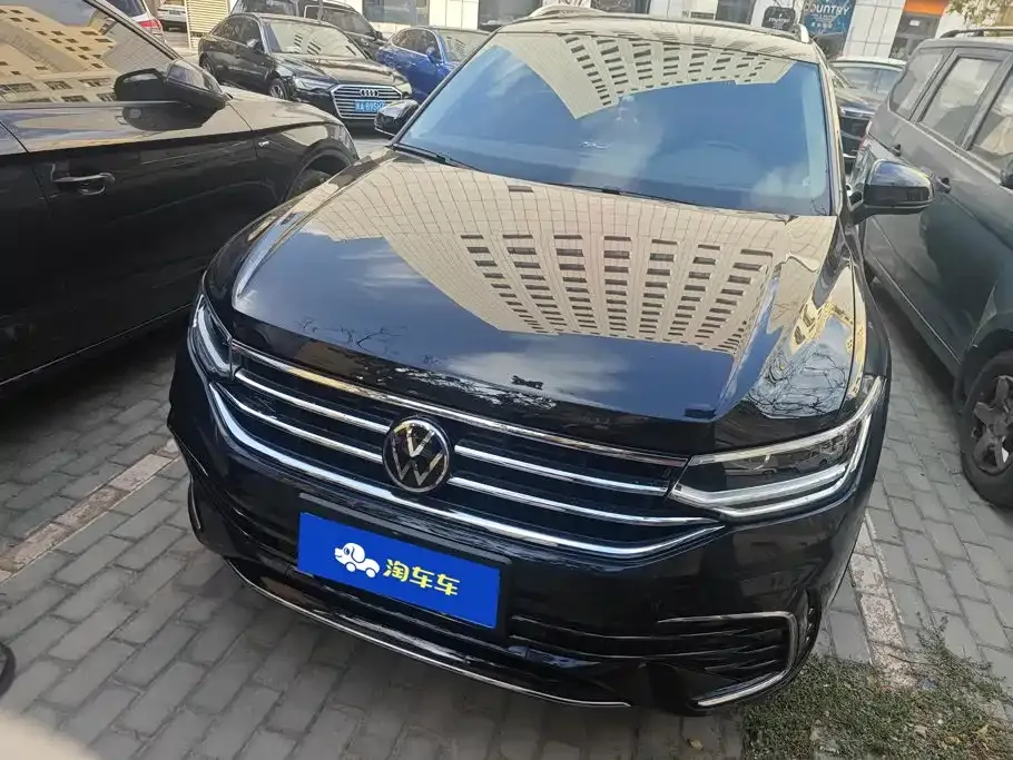 Volkswagen Tiguan L — фото 1