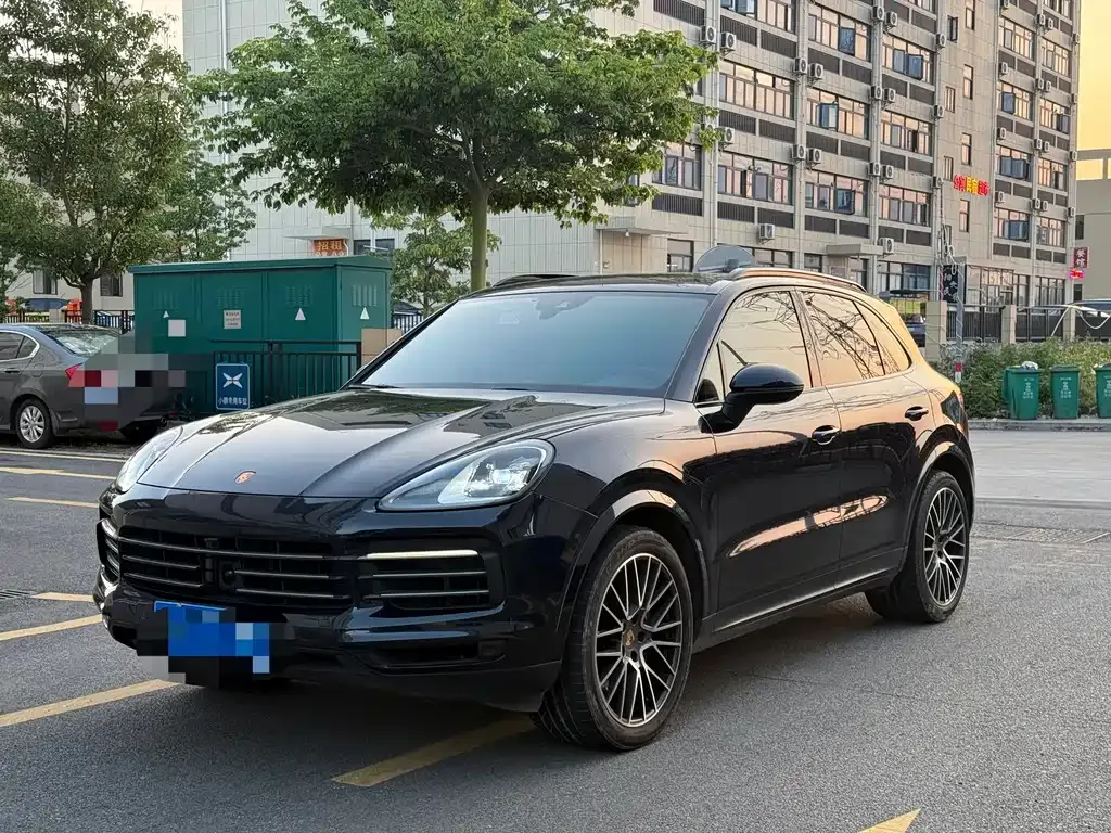 Porsche Cayenne — фото 1