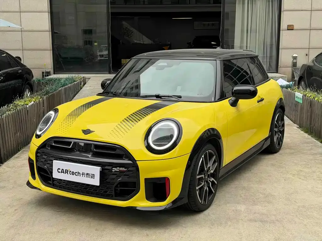MINI JCW (John Cooper Works) — фото 1