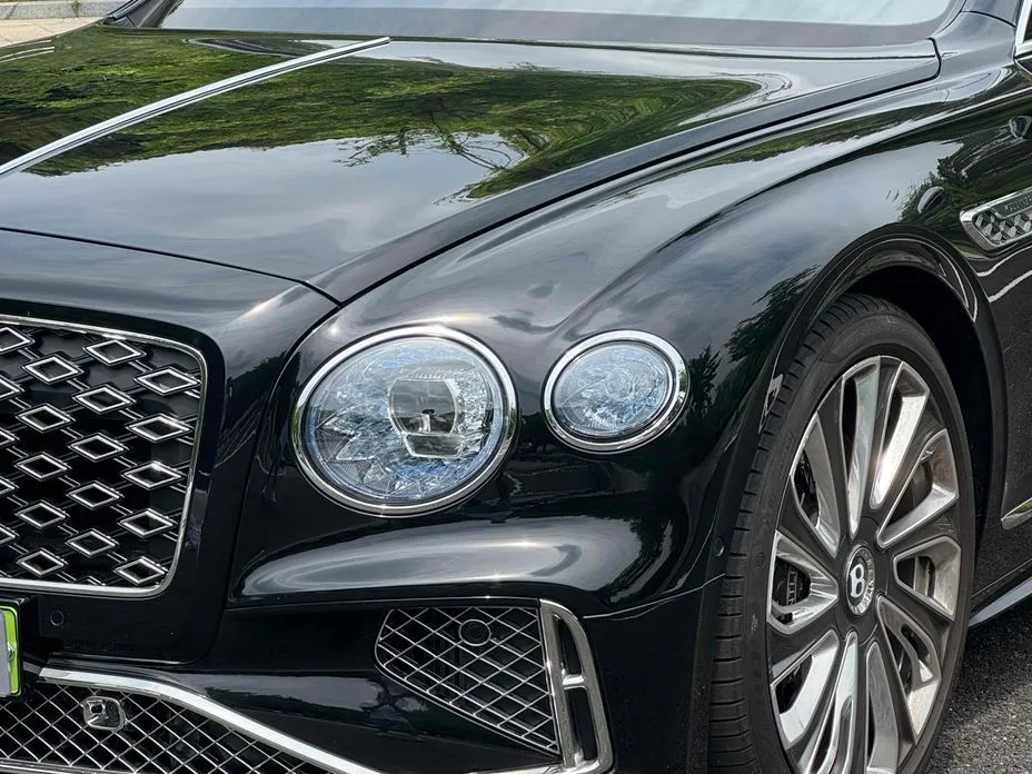 Bentley Flying Spur — фото 10