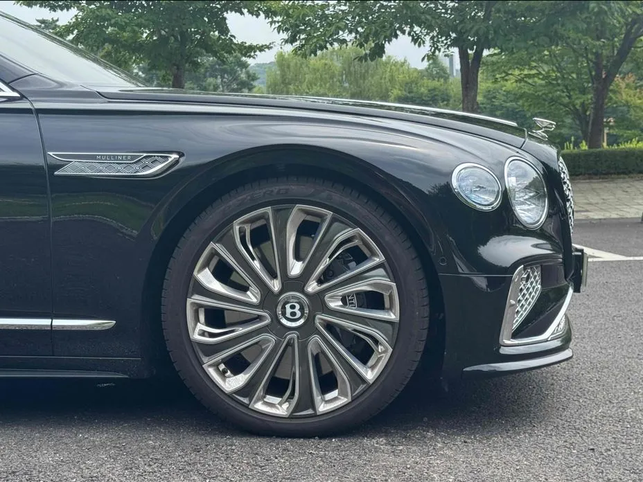 Bentley Flying Spur — фото 9