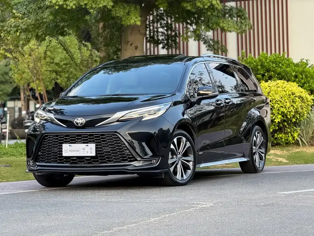 Toyota Granvia — фото 1