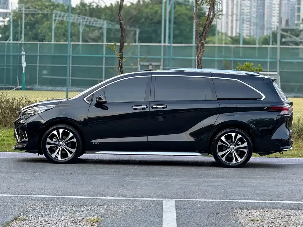 Toyota Granvia — фото 8