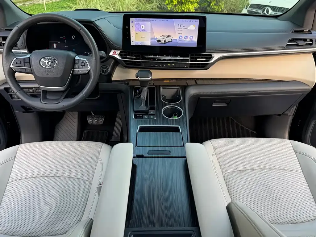 Toyota Granvia — фото 5