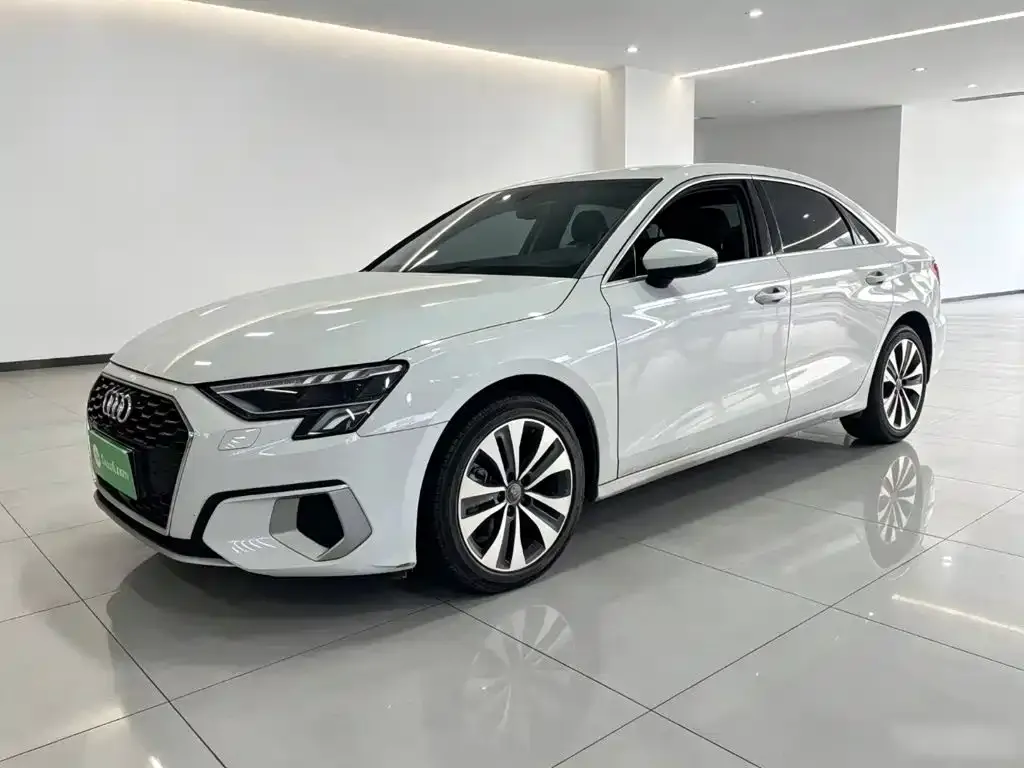 Audi A3 — фото 1