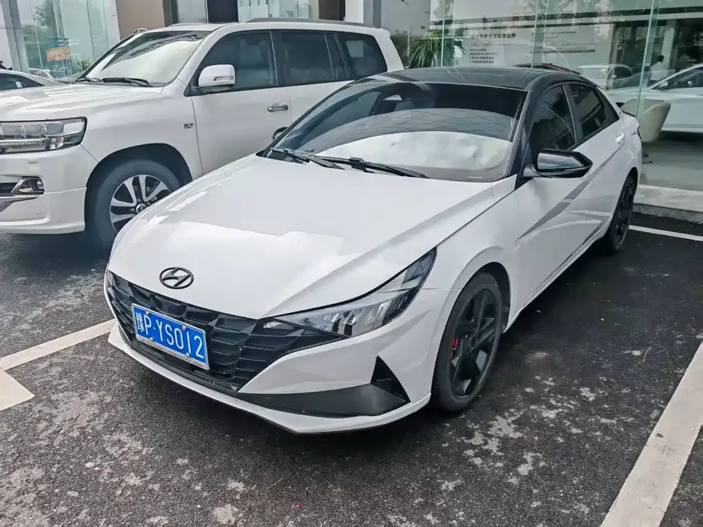 Hyundai Elantra — фото 1