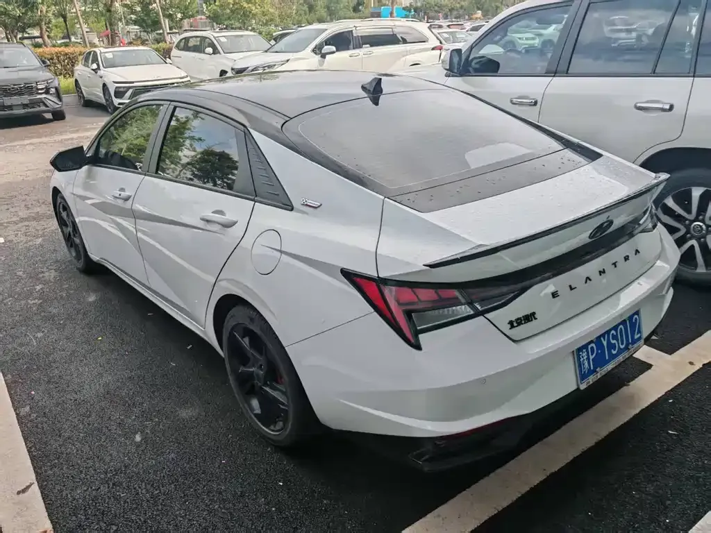 Hyundai Elantra — фото 4