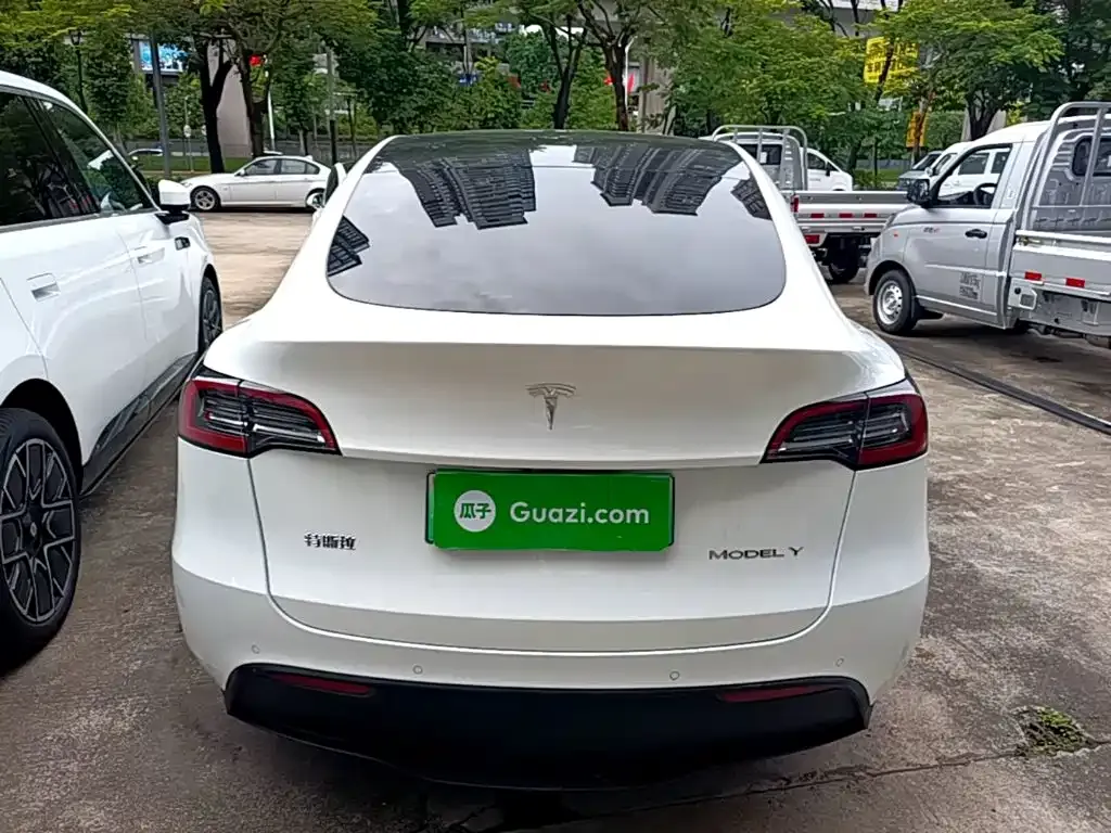 Tesla Model Y — фото 8