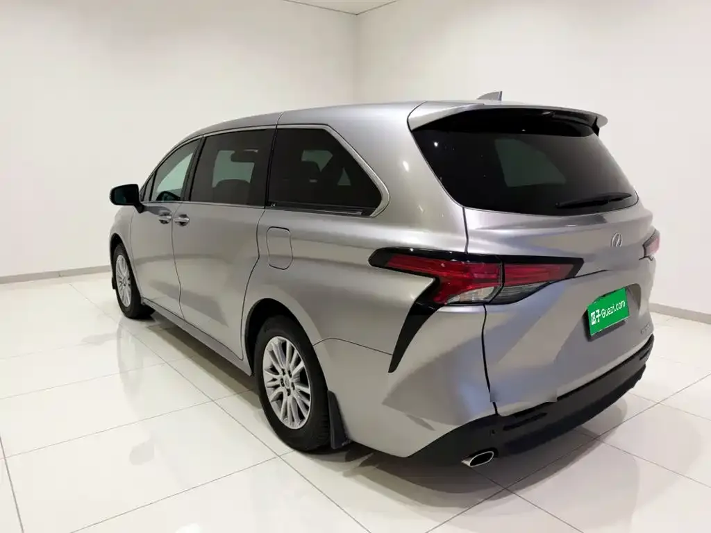 Toyota Sienna — фото 7