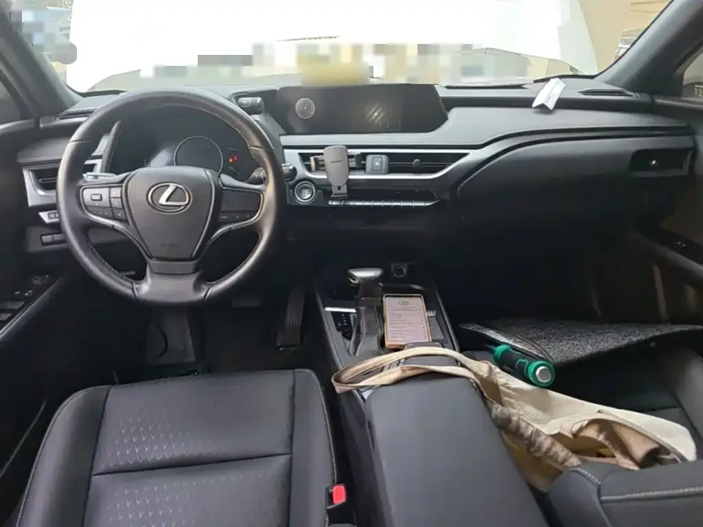 Lexus UX — фото 2