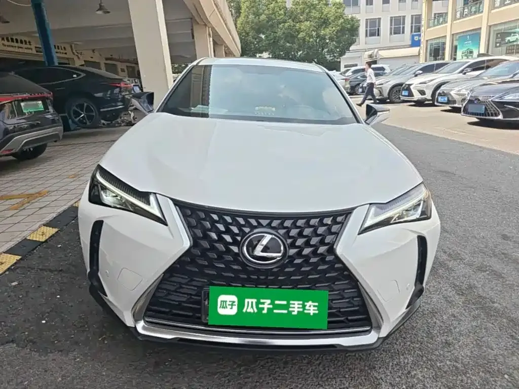 Lexus UX — фото 9