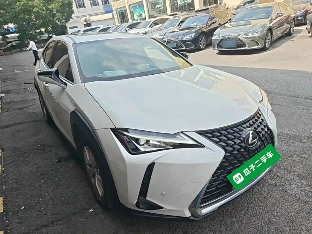 Lexus UX — фото 7