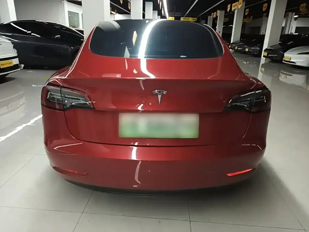 Tesla Model 3 — фото 9