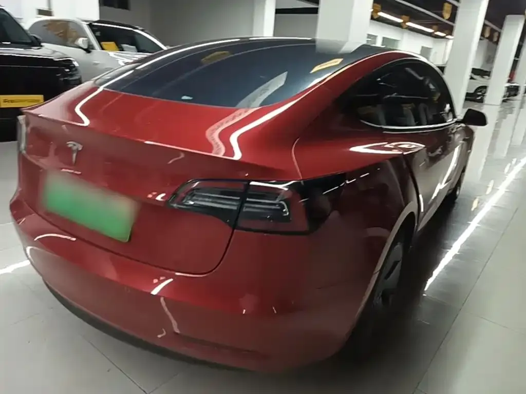 Tesla Model 3 — фото 7