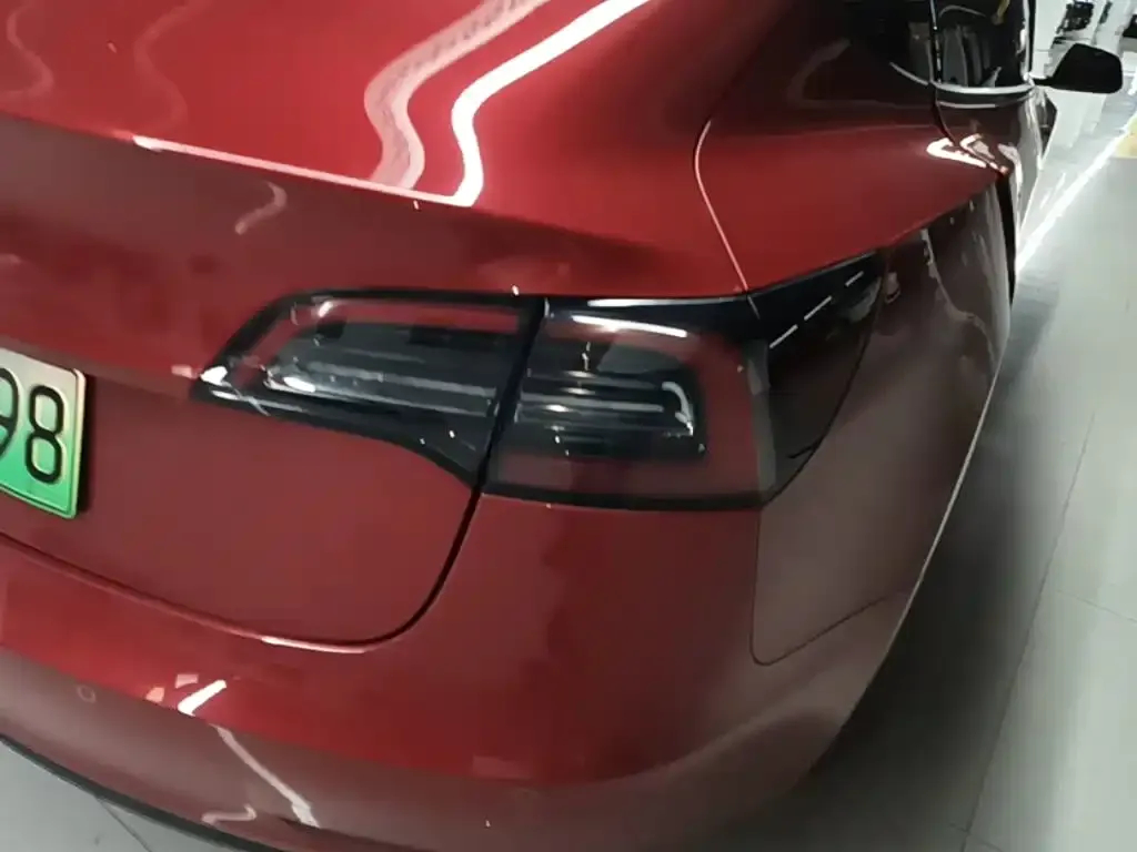 Tesla Model 3 — фото 10