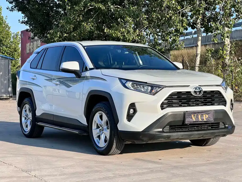 Toyota RAV4 — фото 6