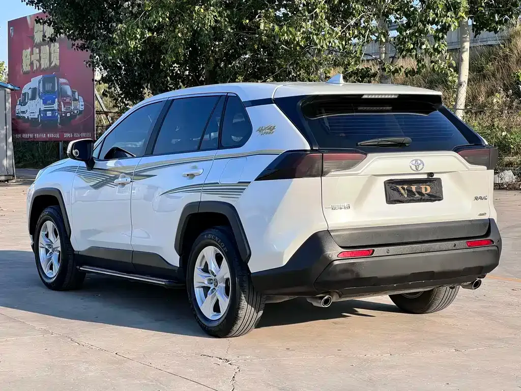 Toyota RAV4 — фото 4