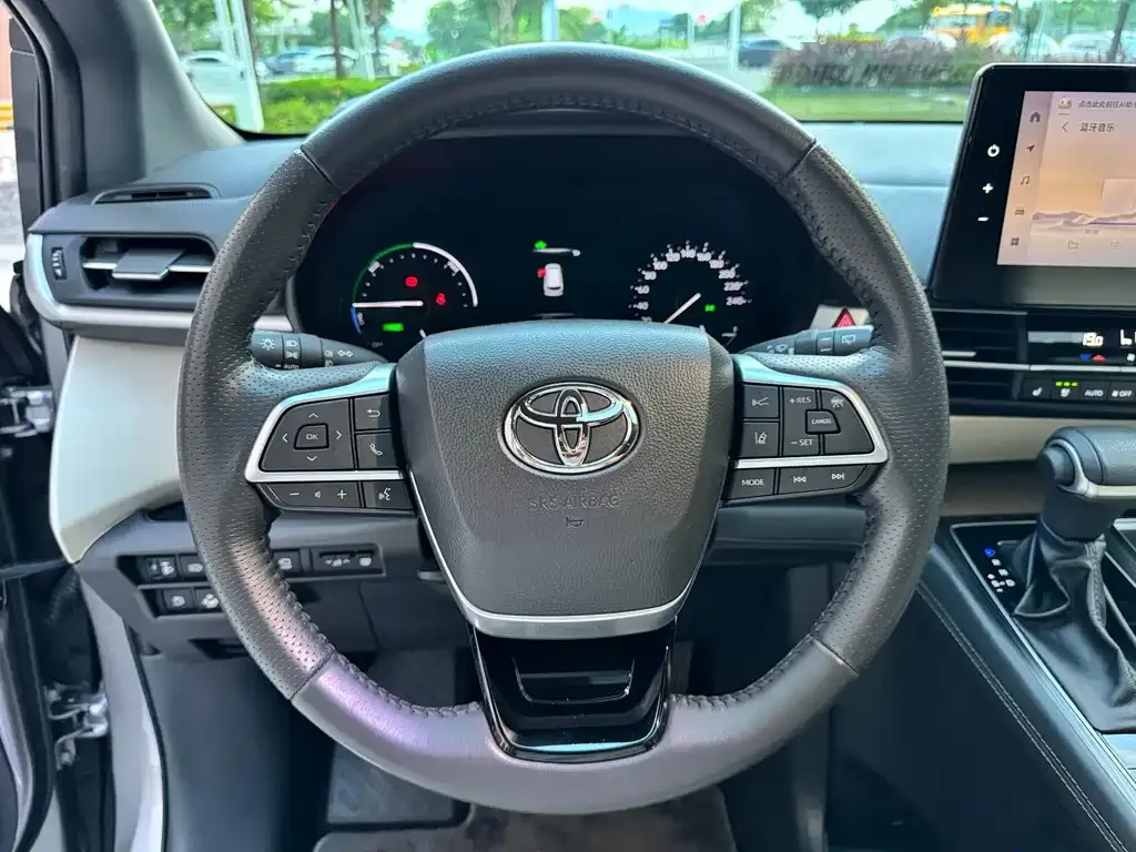 Toyota Sienna — фото 3