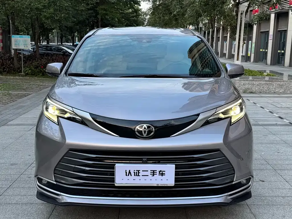 Toyota Sienna — фото 4