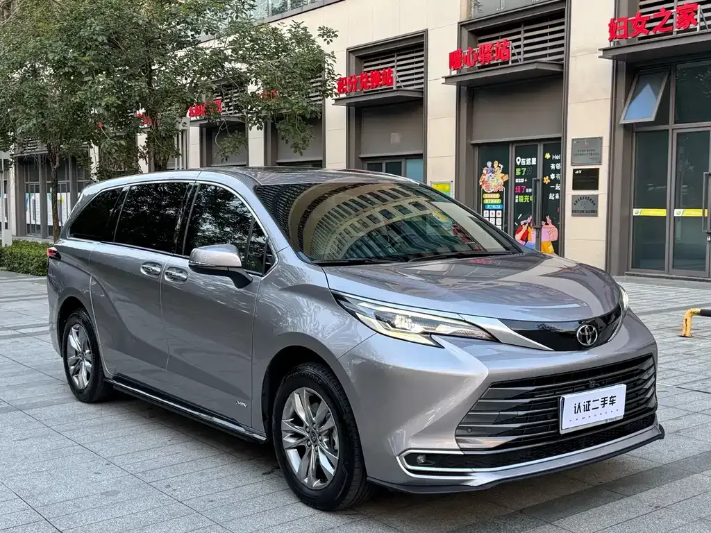 Toyota Sienna — фото 10